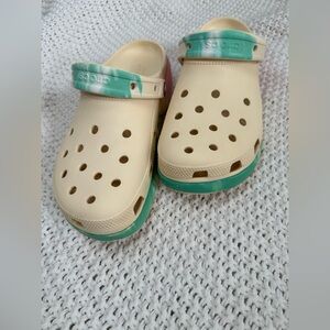 Crocs Iconic Comfort Platform Clog in size 10